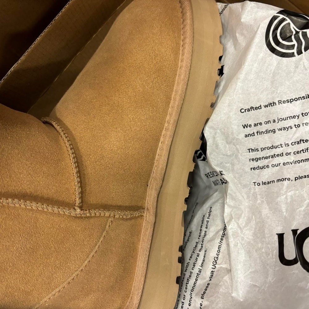 Uggs never been worn!!! Short tops